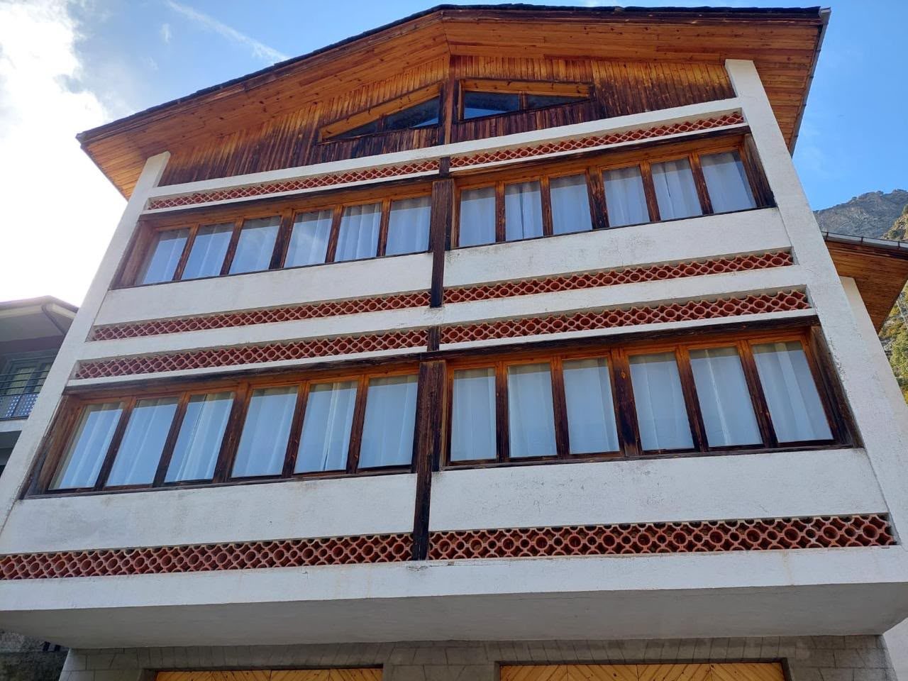 Fachada antes de la renovación