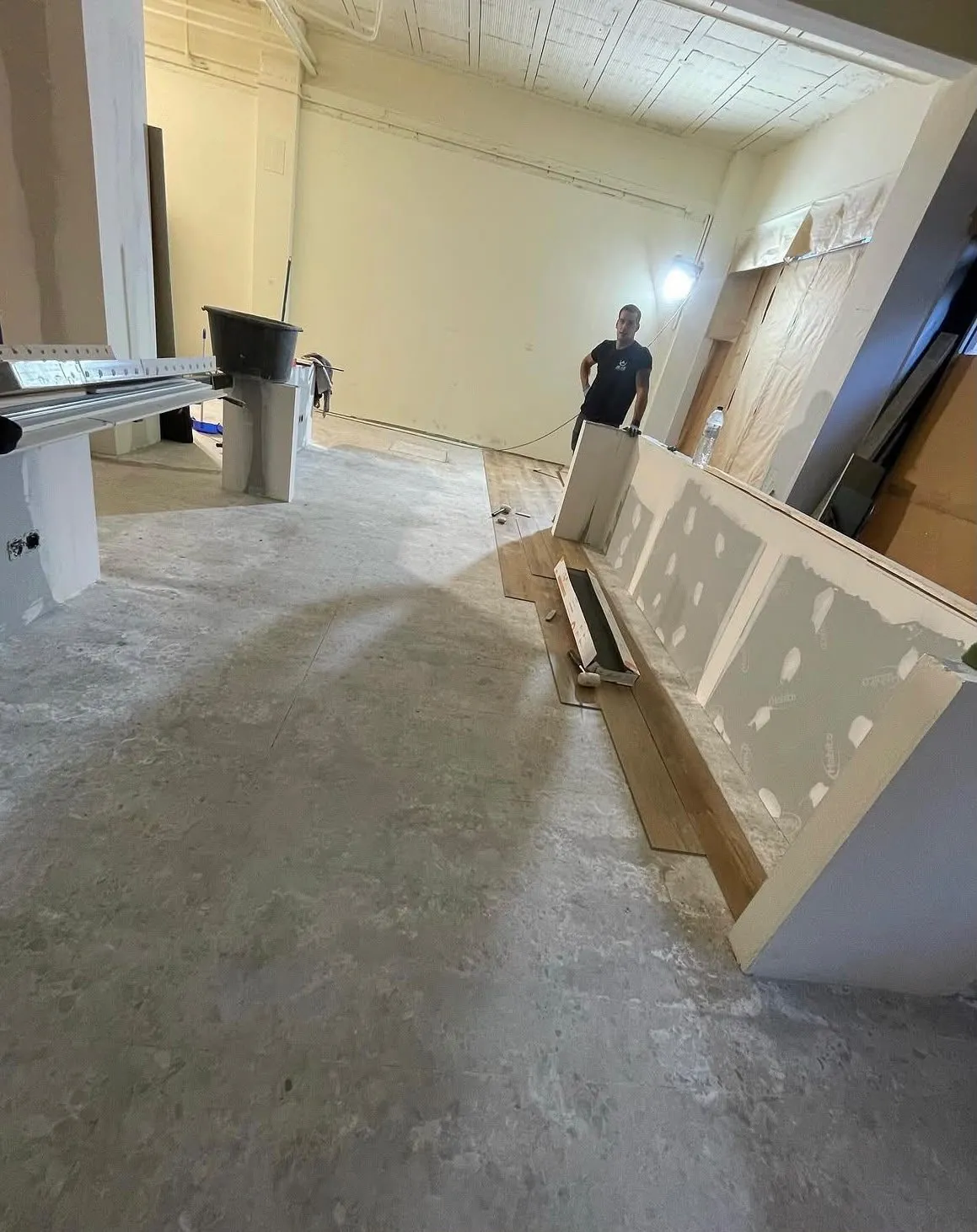 Instal·lació de terra en un local – Fusteria a Andorra