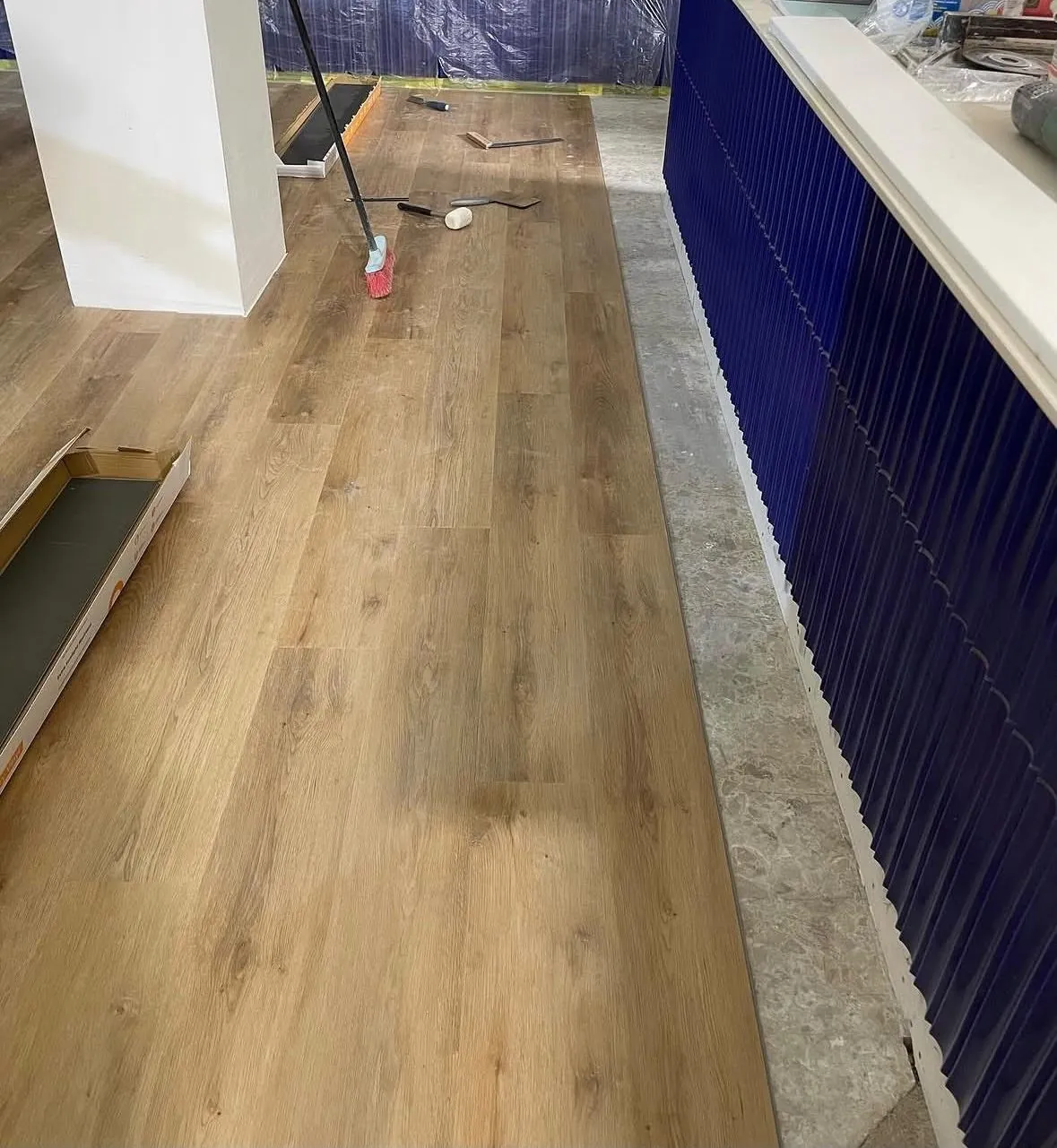 Terra vinílic en un local comercial – Fusteria a Andorra